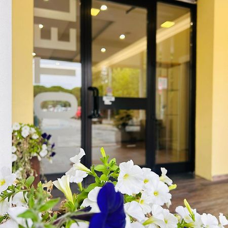 Hotel Benaco Mavras เปสเคียรา เดล การ์ดา ภายนอก รูปภาพ